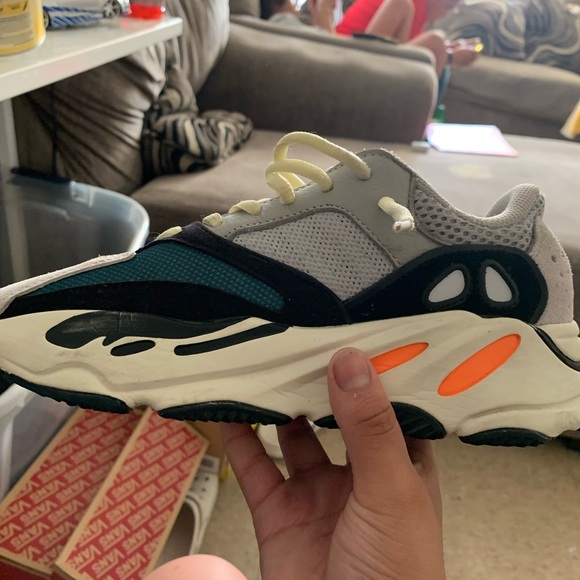 Yeezy 700 wave runner size